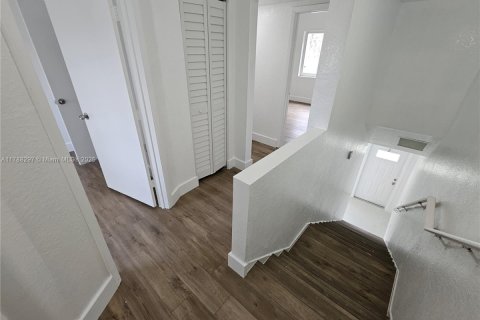 Touwnhouse à vendre à Miami, Floride: 3 chambres, 106.84 m2 № 2015342 - photo 9