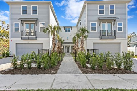 Townhouse in Tampa, Florida 3 bedrooms, 199.09 sq.m. № 2115967