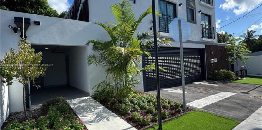 Apartment in Miami, Florida 3 bedrooms, 83.61 sq.m. № 1893113
