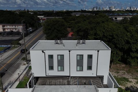 Apartment in Miami, Florida 3 bedrooms, 83.61 sq.m. № 1893113 - photo 4