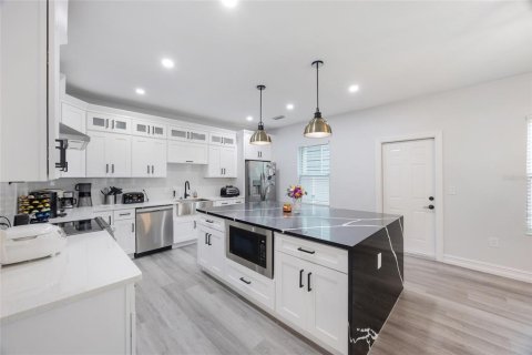 Casa en venta en Tampa, Florida, 3 dormitorios, 185.71 m2 № 2113889 - foto 8