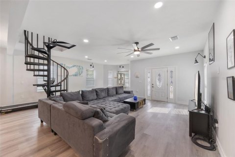 Casa en venta en Tampa, Florida, 3 dormitorios, 185.71 m2 № 2113889 - foto 5