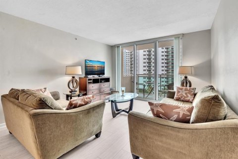 Condo in Hollywood, Florida, 1 bedroom  № 2086129 - photo 20