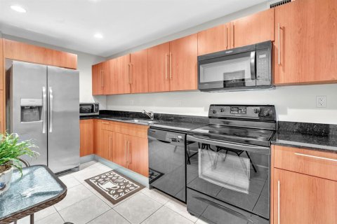Condo in Hollywood, Florida, 1 bedroom  № 2086129 - photo 28