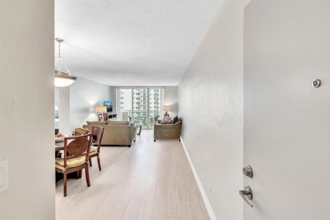 Condo in Hollywood, Florida, 1 bedroom  № 2086129 - photo 14