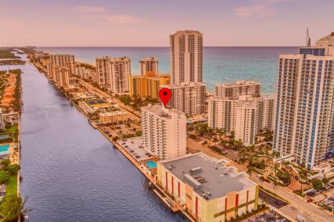 Condo in Hollywood, Florida, 1 bedroom  № 2086129 - photo 5