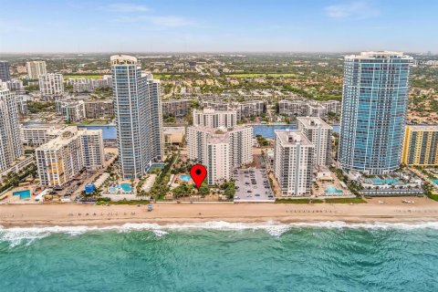 Condo in Hollywood, Florida, 1 bedroom  № 2086129 - photo 6