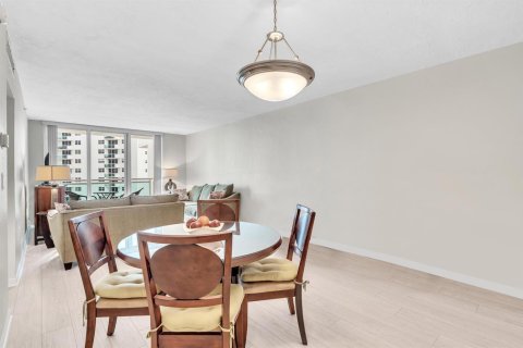 Condo in Hollywood, Florida, 1 bedroom  № 2086129 - photo 15