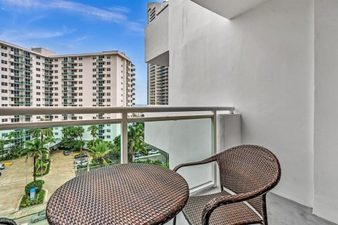 Condo in Hollywood, Florida, 1 bedroom  № 2086129 - photo 21