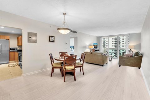 Condo in Hollywood, Florida, 1 bedroom  № 2086129 - photo 12