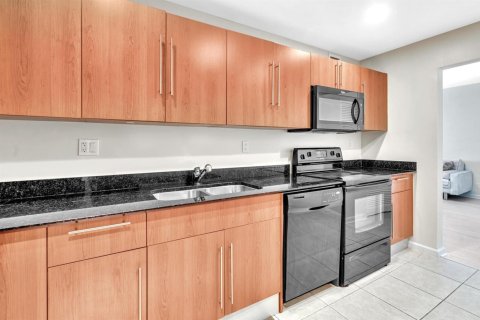 Condo in Hollywood, Florida, 1 bedroom  № 2086129 - photo 30