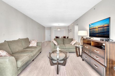 Condo in Hollywood, Florida, 1 bedroom  № 2086129 - photo 27