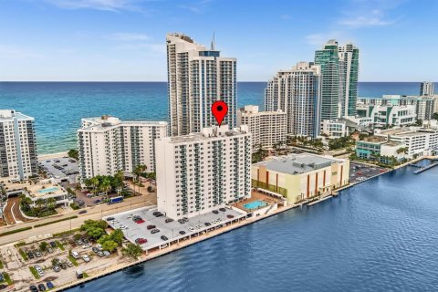 Condo in Hollywood, Florida, 1 bedroom  № 2086129