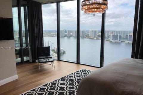 Copropriété à louer à Sunny Isles Beach, Floride: 4 chambres, 330.27 m2 № 2084240 - photo 2