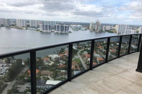 Copropriété à louer à Sunny Isles Beach, Floride: 4 chambres, 330.27 m2 № 2084240 - photo 6