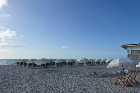 Condo in Miami Beach, Florida, 1 bedroom  № 1960911 - photo 21