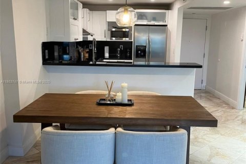 Condo in Miami Beach, Florida, 1 bedroom  № 1960911 - photo 5