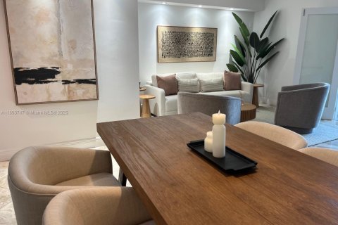 Condo in Miami Beach, Florida, 1 bedroom  № 1960911 - photo 1