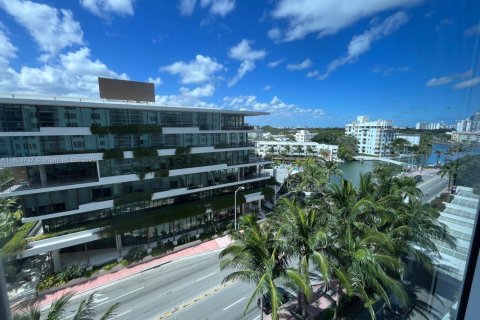 Condo in Miami Beach, Florida, 1 bedroom  № 1960911 - photo 13