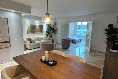 Condo in Miami Beach, Florida, 1 bedroom  № 1960911 - photo 3