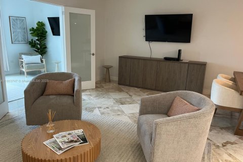 Condo in Miami Beach, Florida, 1 bedroom  № 1960911 - photo 2