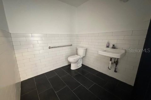 Propiedad comercial en alquiler en Punta Gorda, Florida, 11.15 m2 № 1823346 - foto 4