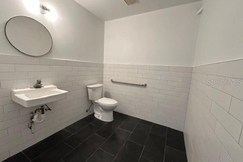 Propiedad comercial en alquiler en Punta Gorda, Florida, 11.15 m2 № 1823346 - foto 11