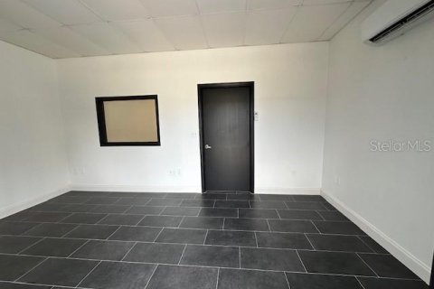 Propiedad comercial en alquiler en Punta Gorda, Florida, 11.15 m2 № 1823346 - foto 3
