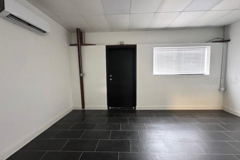 Propiedad comercial en alquiler en Punta Gorda, Florida, 11.15 m2 № 1823346 - foto 2