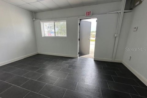 Propiedad comercial en alquiler en Punta Gorda, Florida, 11.15 m2 № 1823346 - foto 8