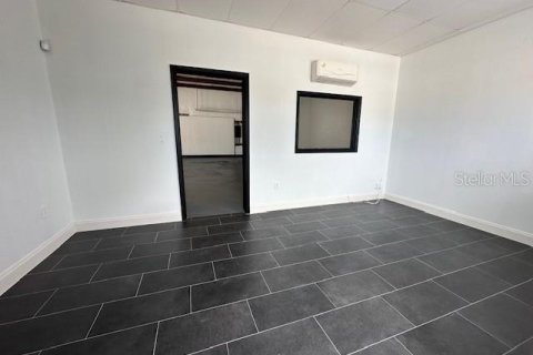 Propiedad comercial en alquiler en Punta Gorda, Florida, 11.15 m2 № 1823346 - foto 7