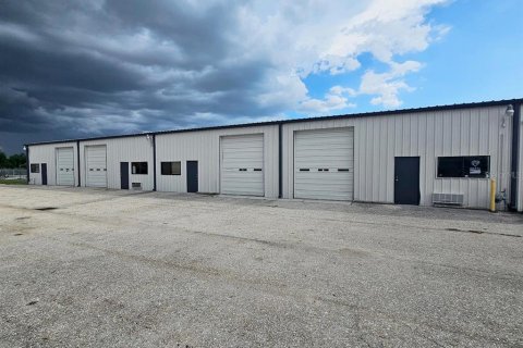 Propiedad comercial en alquiler en Punta Gorda, Florida, 11.15 m2 № 1823346 - foto 1