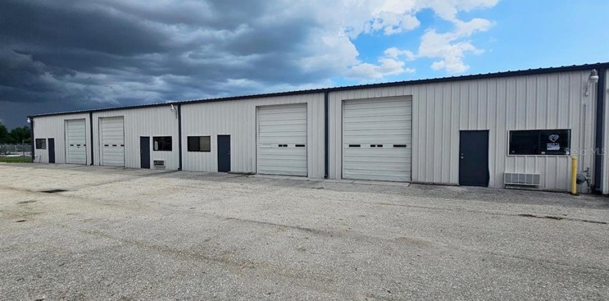 Propiedad comercial en Punta Gorda, Florida 11.15 m2 № 1823346
