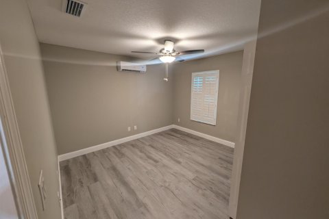 Villa ou maison à louer à Port St. Lucie, Floride: 4 chambres, 131.74 m2 № 2181623 - photo 12