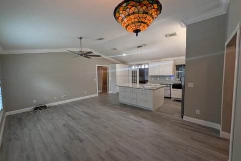 Villa ou maison à louer à Port St. Lucie, Floride: 4 chambres, 131.74 m2 № 2181623 - photo 11