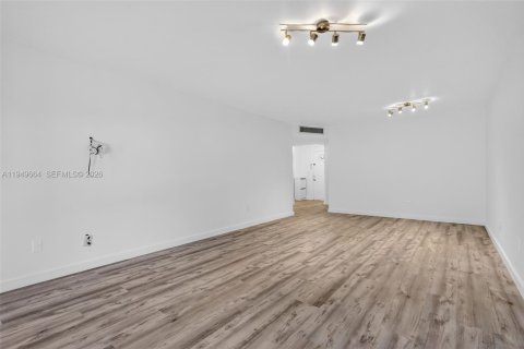 Condominio en venta en Miami, Florida, 1 dormitorio, 83.43 m2 № 2007333 - foto 12