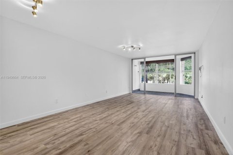 Condominio en venta en Miami, Florida, 1 dormitorio, 83.43 m2 № 2007333 - foto 4