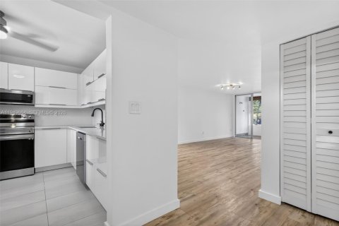 Condominio en venta en Miami, Florida, 1 dormitorio, 83.43 m2 № 2007333 - foto 5