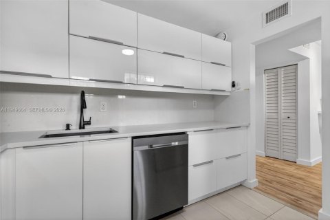 Condominio en venta en Miami, Florida, 1 dormitorio, 83.43 m2 № 2007333 - foto 6