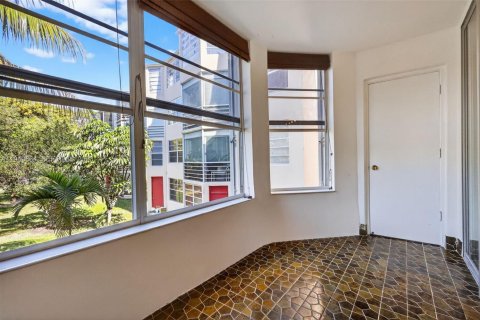 Condominio en venta en Miami, Florida, 1 dormitorio, 83.43 m2 № 2007333 - foto 2