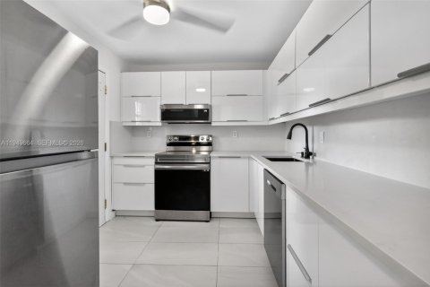 Condominio en venta en Miami, Florida, 1 dormitorio, 83.43 m2 № 2007333 - foto 8