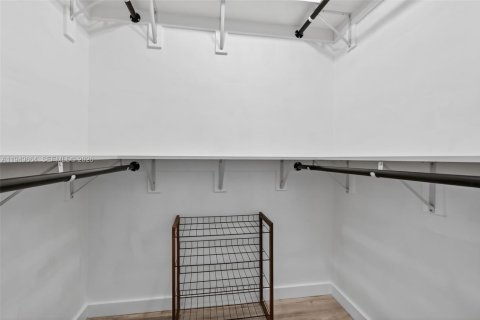 Condominio en venta en Miami, Florida, 1 dormitorio, 83.43 m2 № 2007333 - foto 23