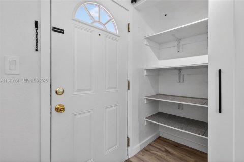 Condominio en venta en Miami, Florida, 1 dormitorio, 83.43 m2 № 2007333 - foto 11