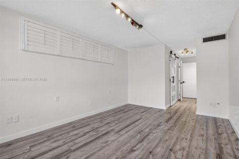 Condominio en venta en Miami, Florida, 1 dormitorio, 83.43 m2 № 2007333 - foto 20