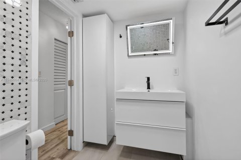 Condominio en venta en Miami, Florida, 1 dormitorio, 83.43 m2 № 2007333 - foto 24