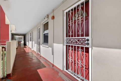 Condominio en venta en Miami, Florida, 1 dormitorio, 83.43 m2 № 2007333 - foto 29