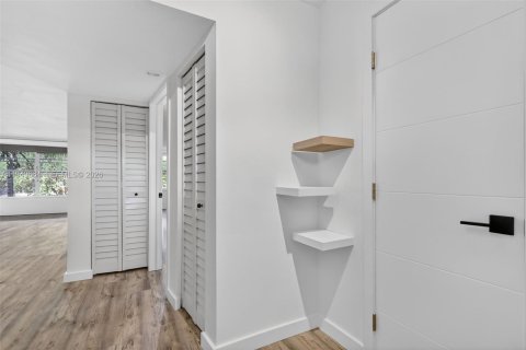 Condominio en venta en Miami, Florida, 1 dormitorio, 83.43 m2 № 2007333 - foto 3