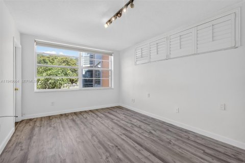 Condominio en venta en Miami, Florida, 1 dormitorio, 83.43 m2 № 2007333 - foto 18