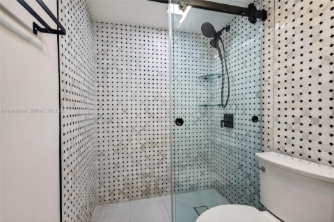 Condominio en venta en Miami, Florida, 1 dormitorio, 83.43 m2 № 2007333 - foto 25