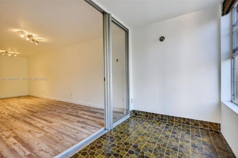 Condominio en venta en Miami, Florida, 1 dormitorio, 83.43 m2 № 2007333 - foto 16